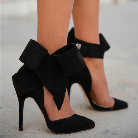 AMINAH ABDUL JILLIL Shoes - Aminah Abdul Jillil Oversized Bow Pumps - Size 8